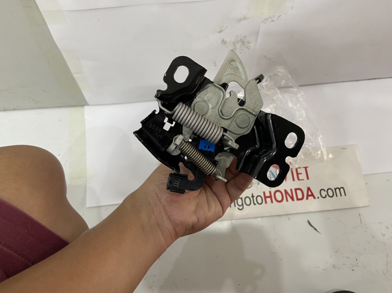 Khoá ngậm capo xe Honda CRV 2018 đến 2022